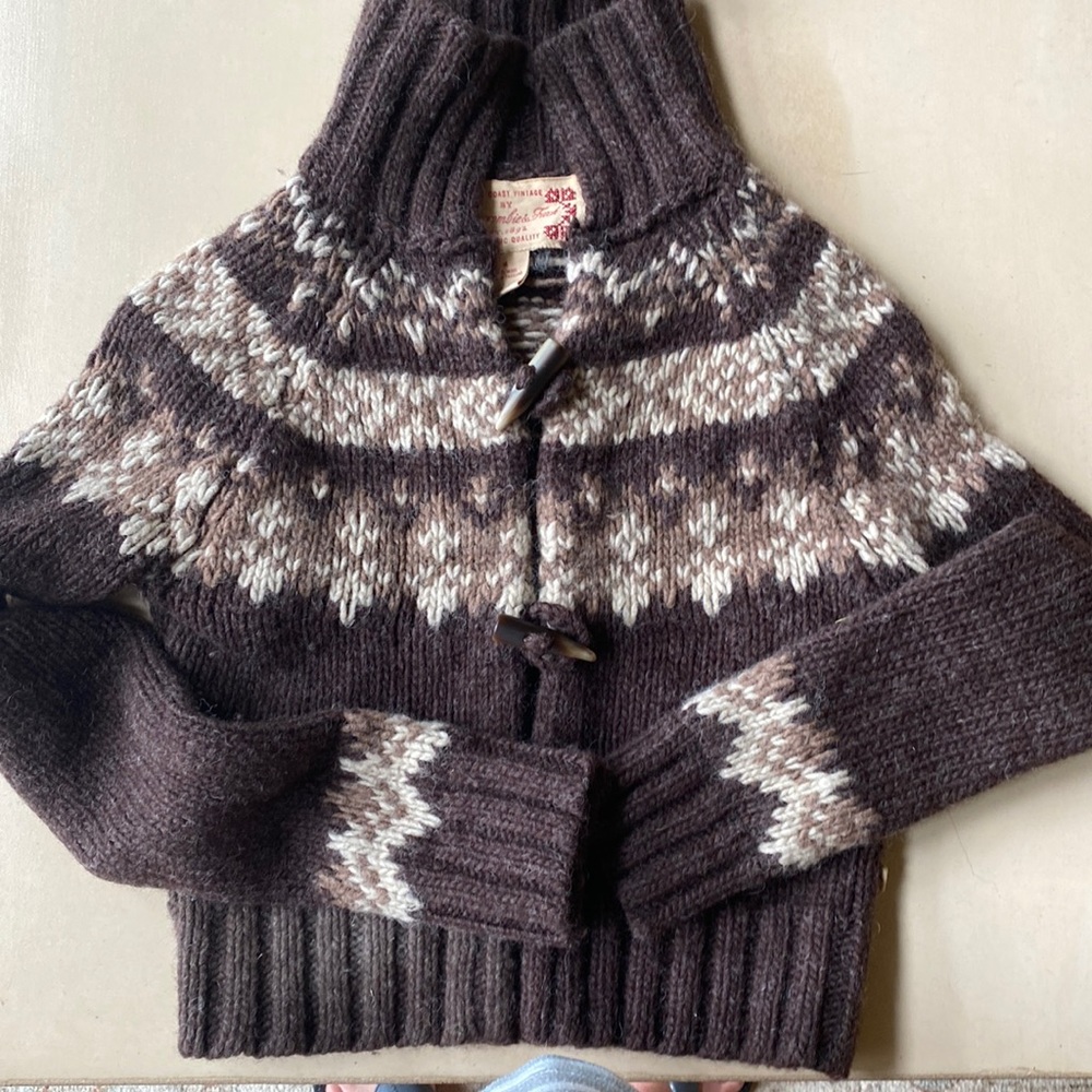 Abercrombie and Fitch 100% wool cropped cardigan